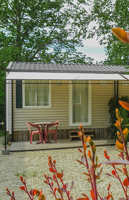 terrasse avec salon de jardin